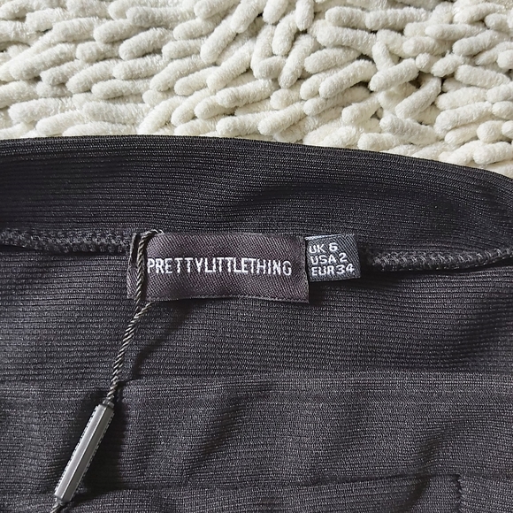PrettyLittleThing black mini skirt- size 2 - Picture 2 of 6